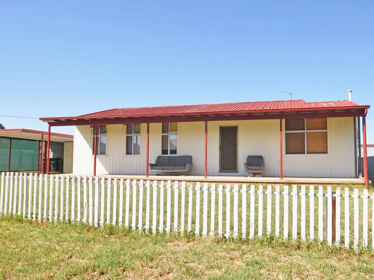 6 Gloucester Street, Junee NSW 2663