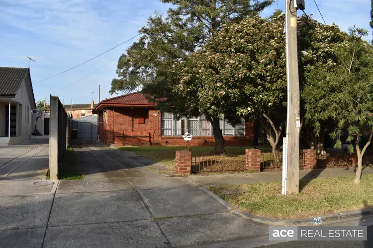 25 Kaye Crescent
