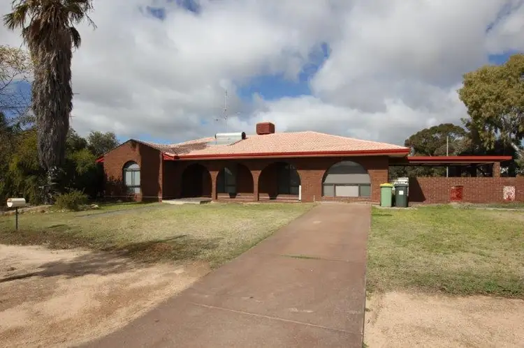 5 Hill Street, Merredin WA 6415