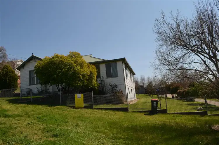 19 Clarke Street, Tumut NSW 2720