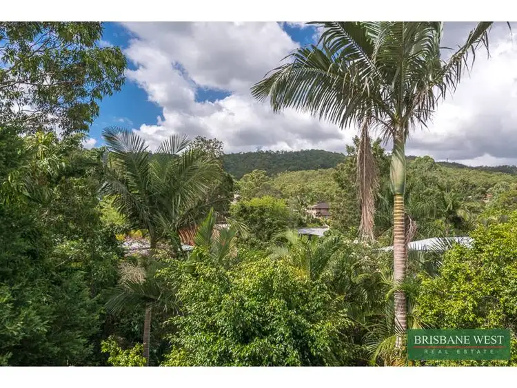 12 Sherborne Place, Chapel Hill QLD 4069