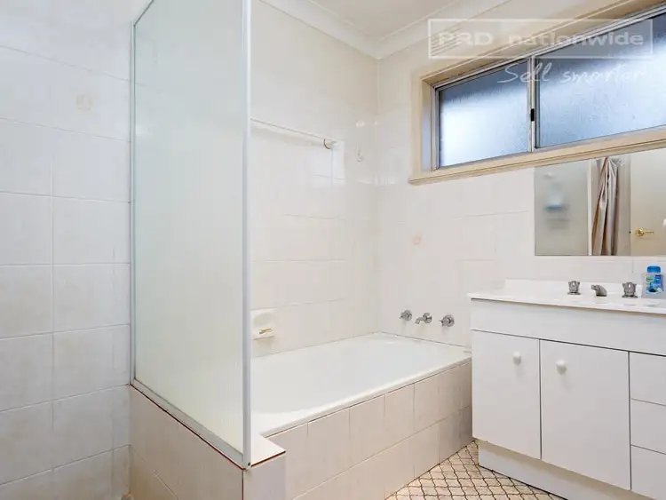 Fourth view of Homely house listing, 6 Geneva Crescent, Lake Albert NSW 2650