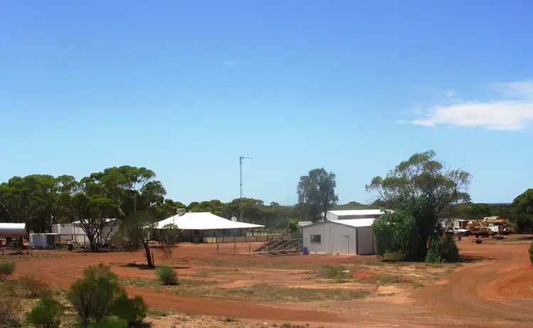 - Riverina Station, Menzies WA 6436