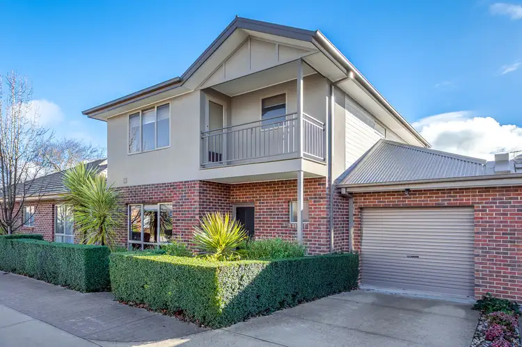 Unit 2, 7 Rodney Street, Gisborne VIC 3437