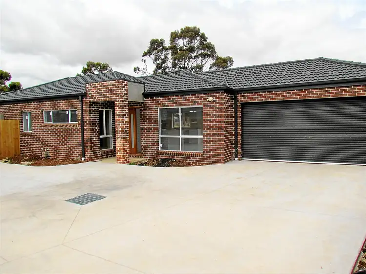 2/16 Silber Court, Melton West VIC 3337