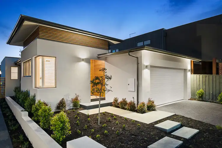 18 King Georges Avenue, Mornington VIC 3931