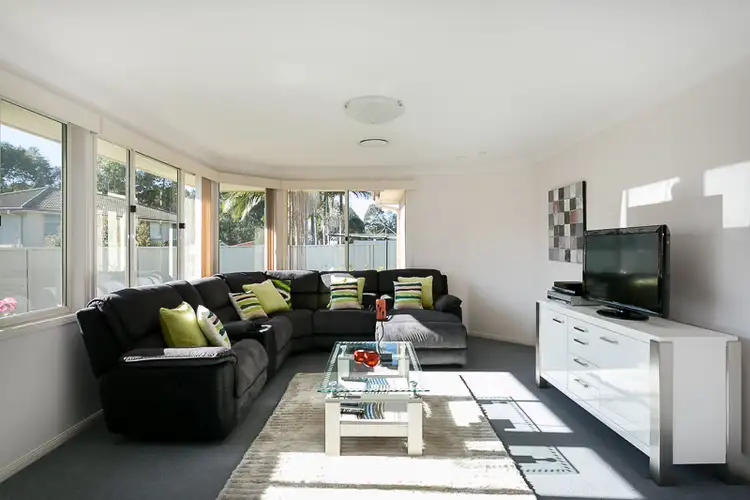 35 Barrington Drive, Woongarrah NSW 2259