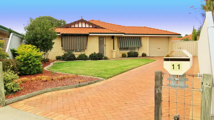 11 Forman Crt, Queens Park WA 6107
