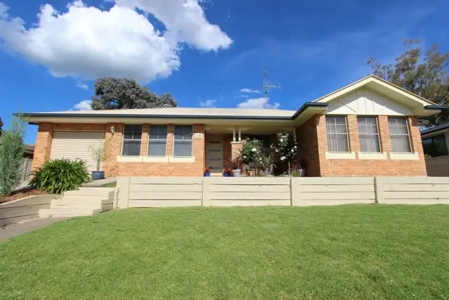 38 Kurumben Place, Bathurst NSW 2795