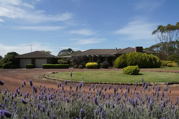 24 Boundary Road, Mortlake VIC 3272