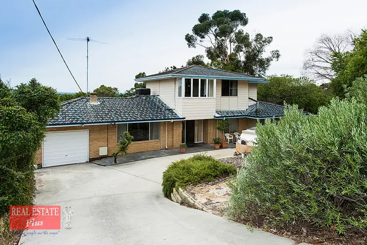11 Linthorn Crescent, Greenmount WA 6056