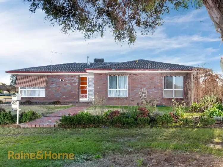 12 Gregory Crescent, Lake Albert NSW 2650