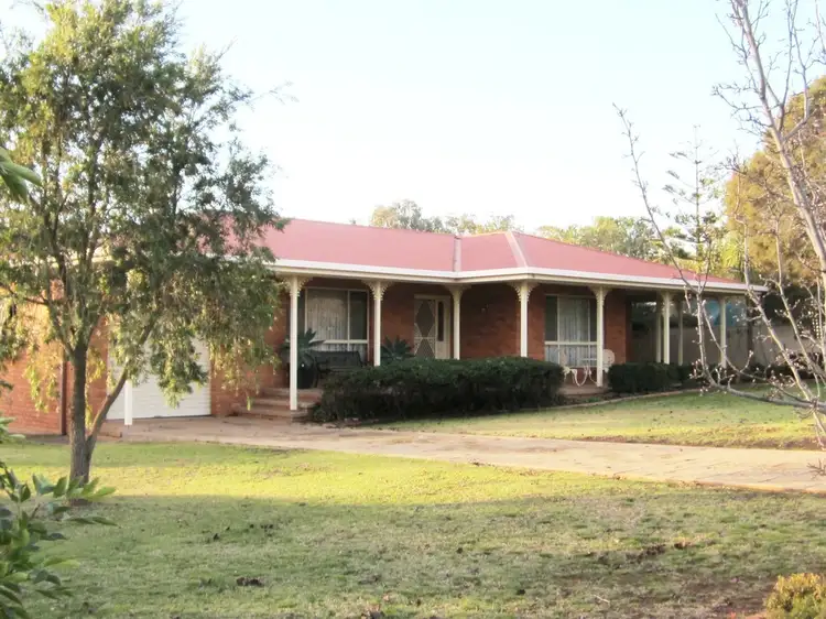 36 Dunrobin Street, Coolamon NSW 2701