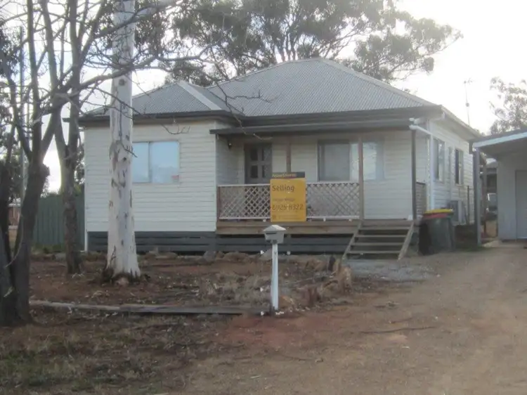 12 Booth Street, Coolamon NSW 2701