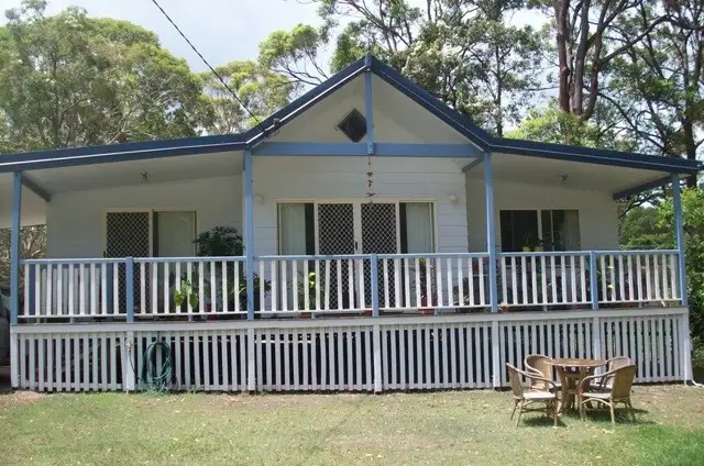 4 Noogie Street, Macleay Island QLD 4184