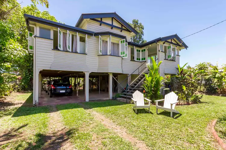 9 Thomas Street, Mossman QLD 4873