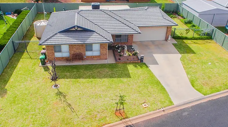 4 Mossgiel Close, Parkes NSW 2870