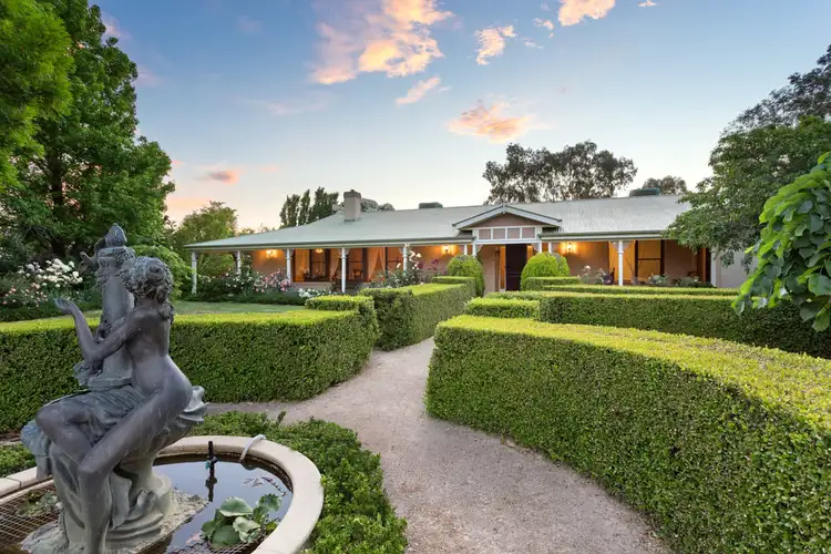 196 Dukes Road, Lake Albert NSW 2650