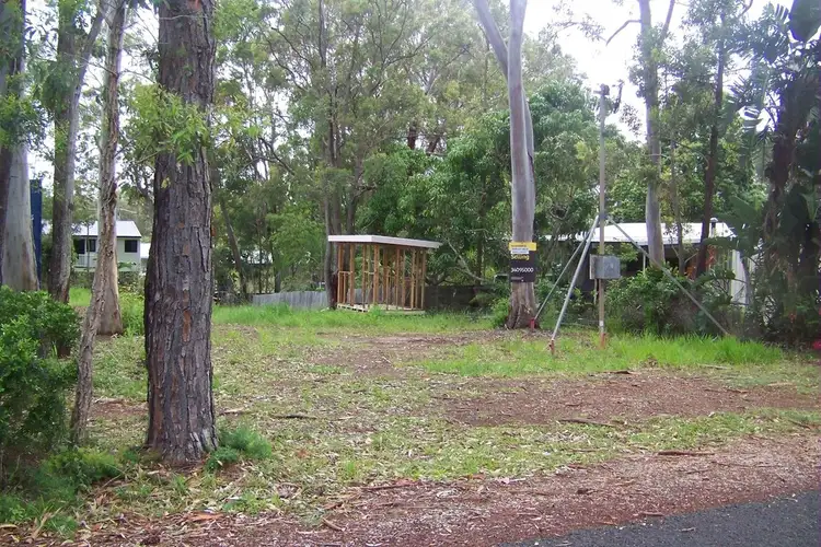 10 PINE AVENUE, Lamb Island QLD 4184