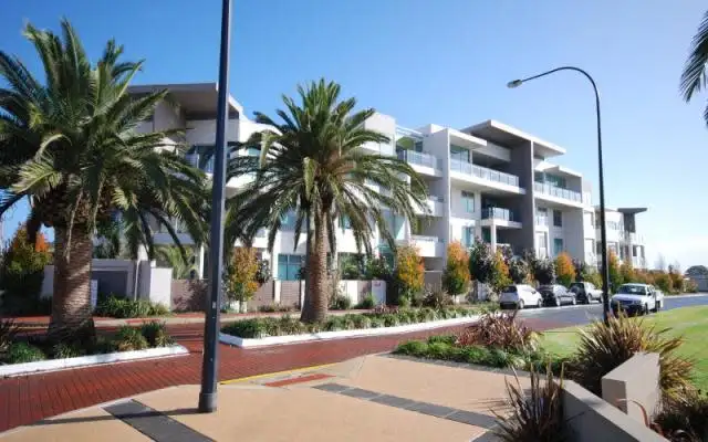 1/1 Burt Avenue, Findon SA 5023