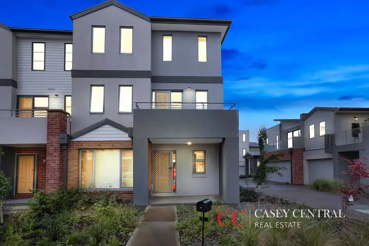 Unit 6, 10-20S Mickleham Drive, Cranbourne North VIC 3977