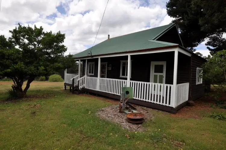 8 Nyamup Road, Dingup WA 6258