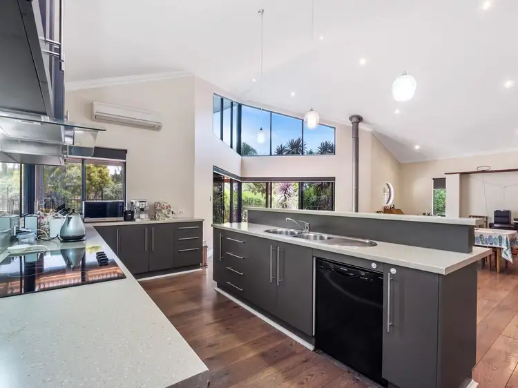 9 Kiev Court, Lesmurdie WA 6076