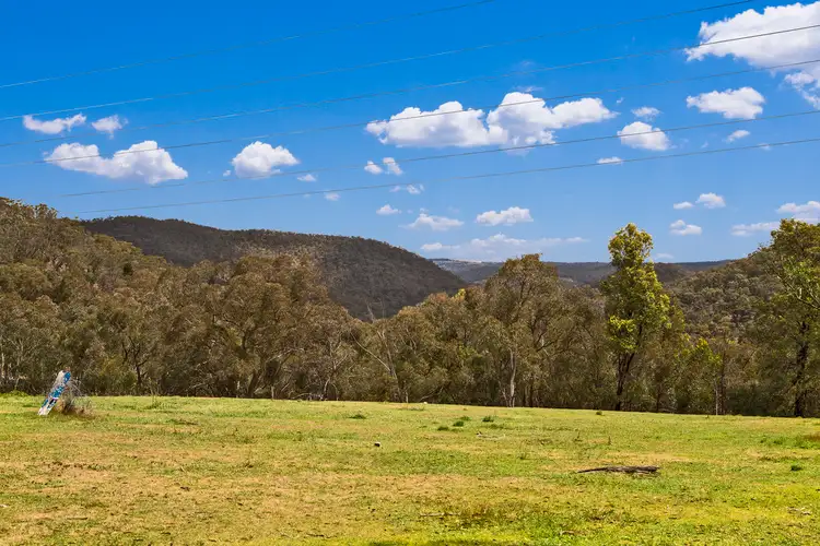 82 Oakey Forest Road, Marrangaroo NSW 2790