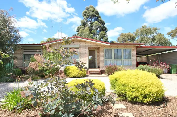 42 Blyth Road, Clare SA 5453