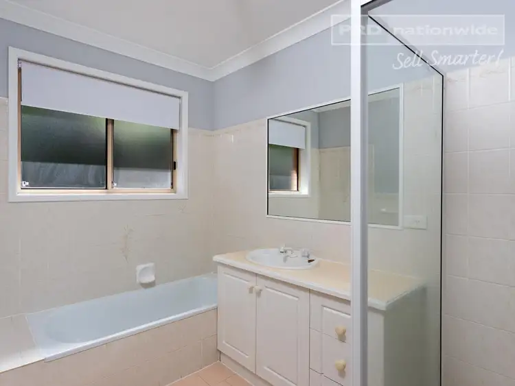 Sixth view of Homely house listing, 2/40 Brooklyn Drive, Bourkelands NSW 2650