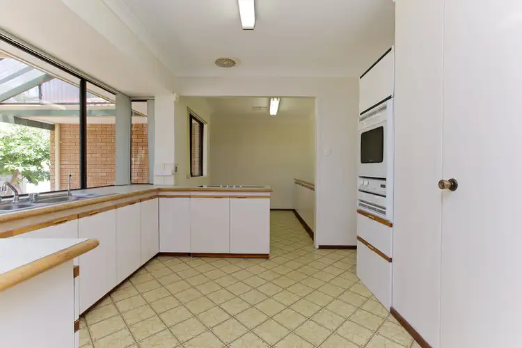 Fourth view of Homely house listing, 7 Felicia Place, Camillo WA 6111
