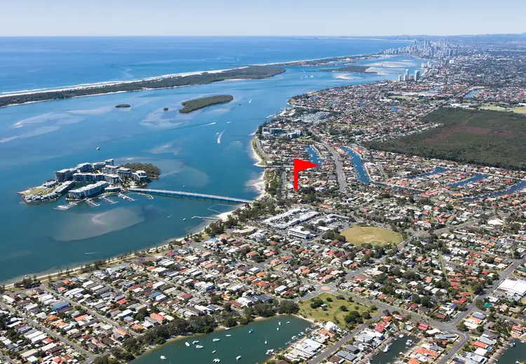 4/4 Milton Avenue, Paradise Point QLD 4216