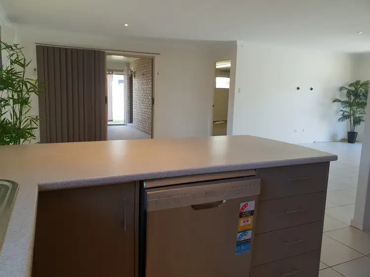 Fifth view of Homely house listing, 2 Parame Court, Nikenbah QLD 4655