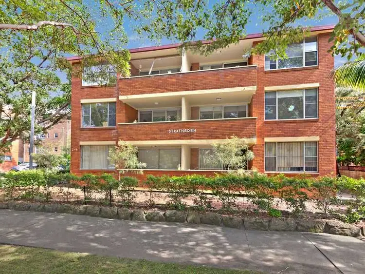 7/2-4 Russell Street