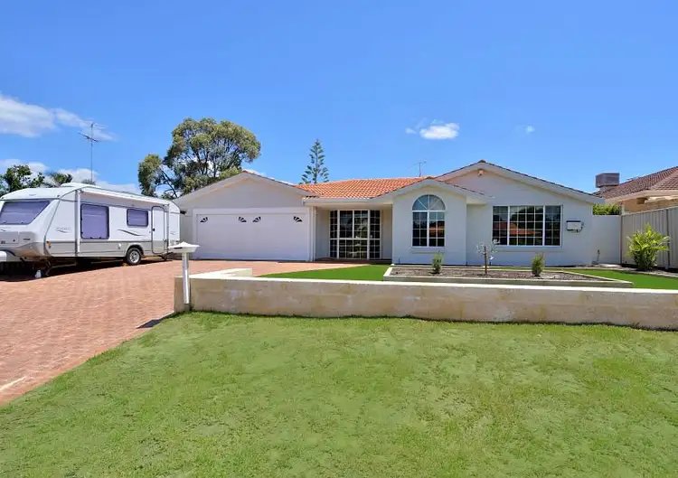 23 Silvertop Avenue, Halls Head WA 6210