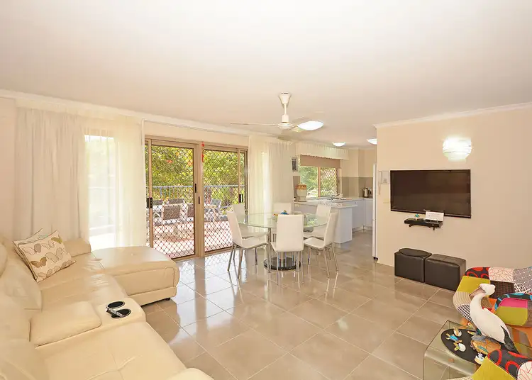 2/383 Esplanade, Torquay QLD 4655