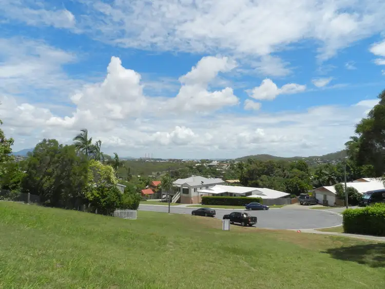 8 Earls Court, Telina QLD 4680