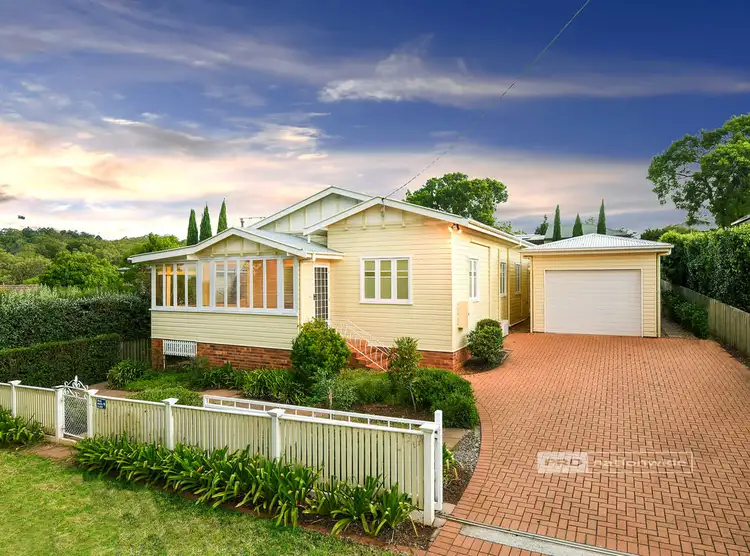 8 Crown Street, Rangeville QLD 4350