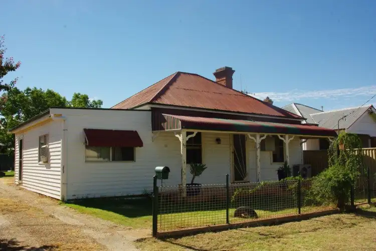 40 Simpson Street, Wellington NSW 2820