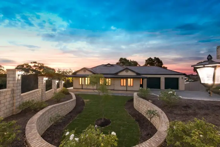 3 Greenville Close, Aberfoyle Park SA 5159