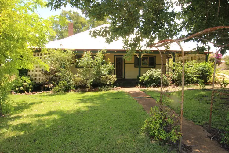 10 Thatcher Street, Waroona WA 6215