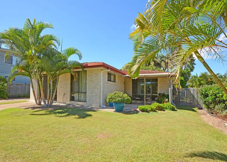 733 Boat Harbour Drive, Urangan QLD 4655