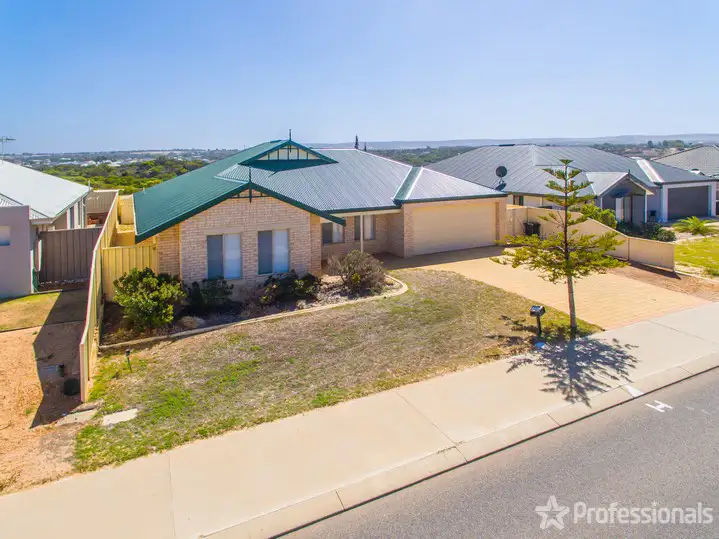 Second view of Homely house listing, 33 Neptune Corner, Glenfield WA 6532