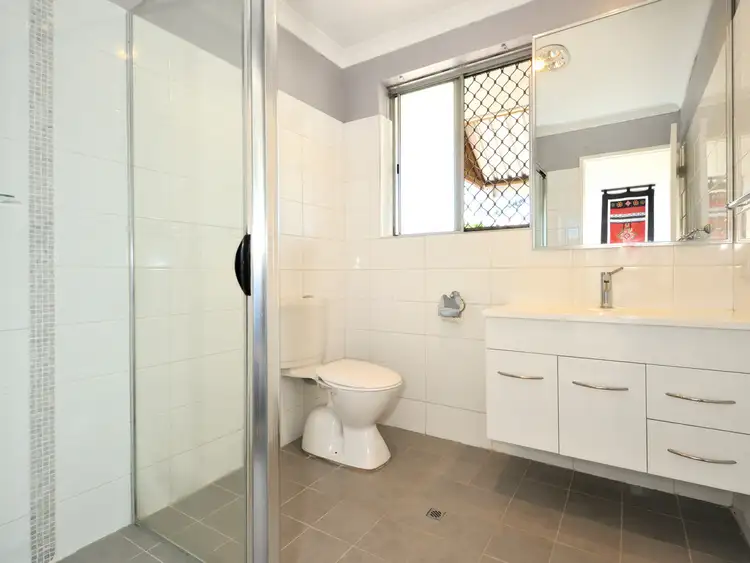 Fifth view of Homely house listing, 2 Newman Close, Cooloongup WA 6168