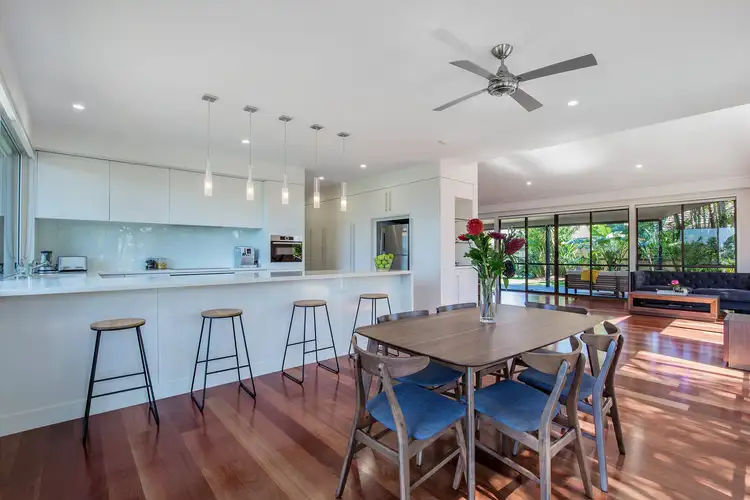 392 Benowa Road, Benowa Waters QLD 4217