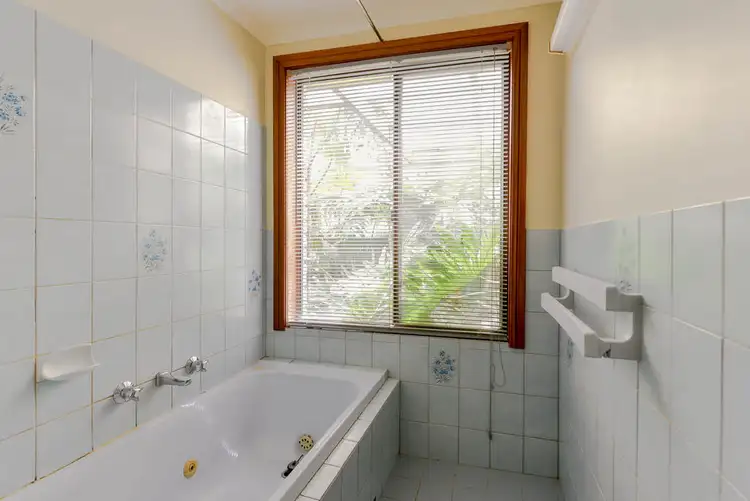 Fifth view of Homely house listing, 18-20 Lancing Court, Huntfield Heights SA 5163
