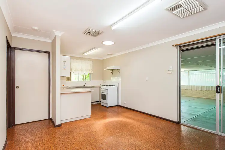 Sixth view of Homely house listing, 7 Sapling Way, Camillo WA 6111