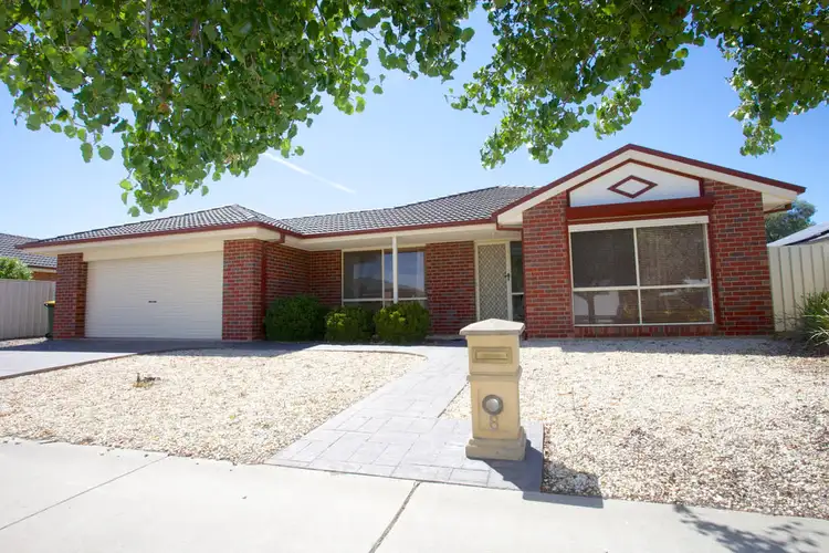 8 Barton Drive, Horsham VIC 3400