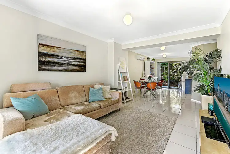 8/30 Carmarthen Circuit, Pacific Pines QLD 4211