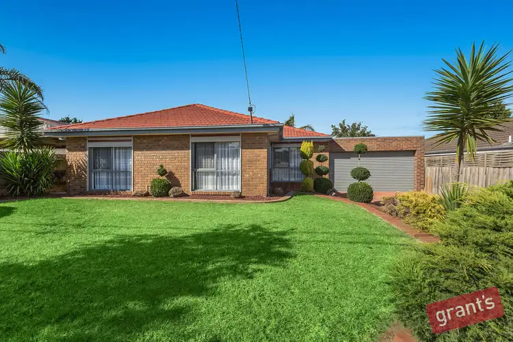 16 Lesley Drive, Hampton Park VIC 3976